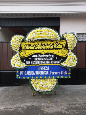 Papan Bunga Duka di Pinggir Air